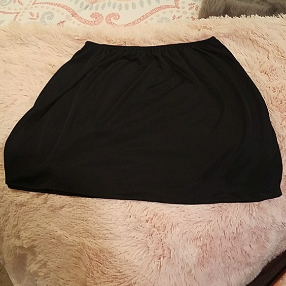 Skirt Slip 💛 - Picture 1 of 3